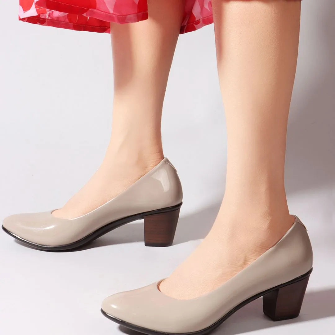 Women Grey Coloured Patent Block Solid Pumps