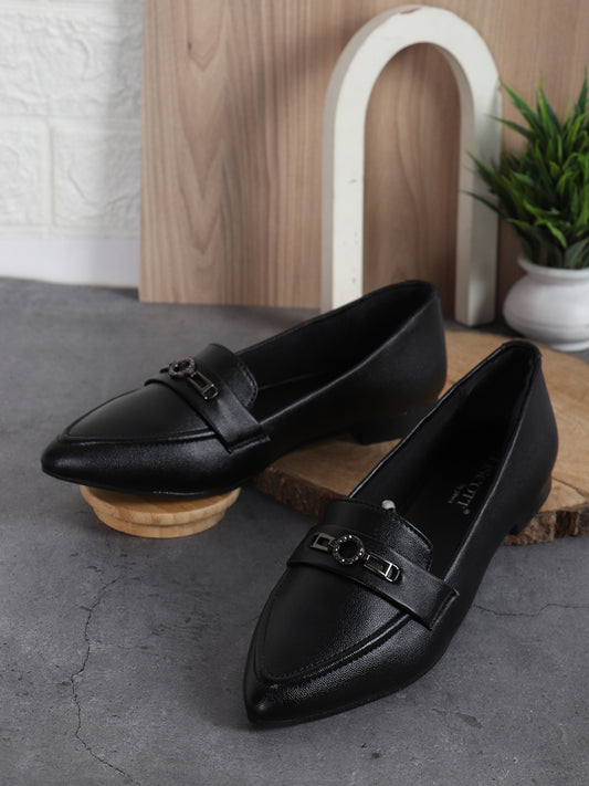 Women Black Coloured Pointed Ballerinas