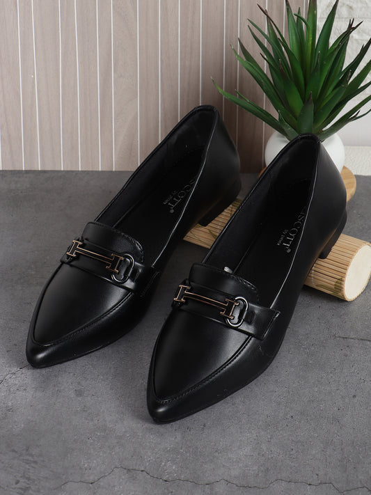 Women Black Coloured Pointed Ballerinas