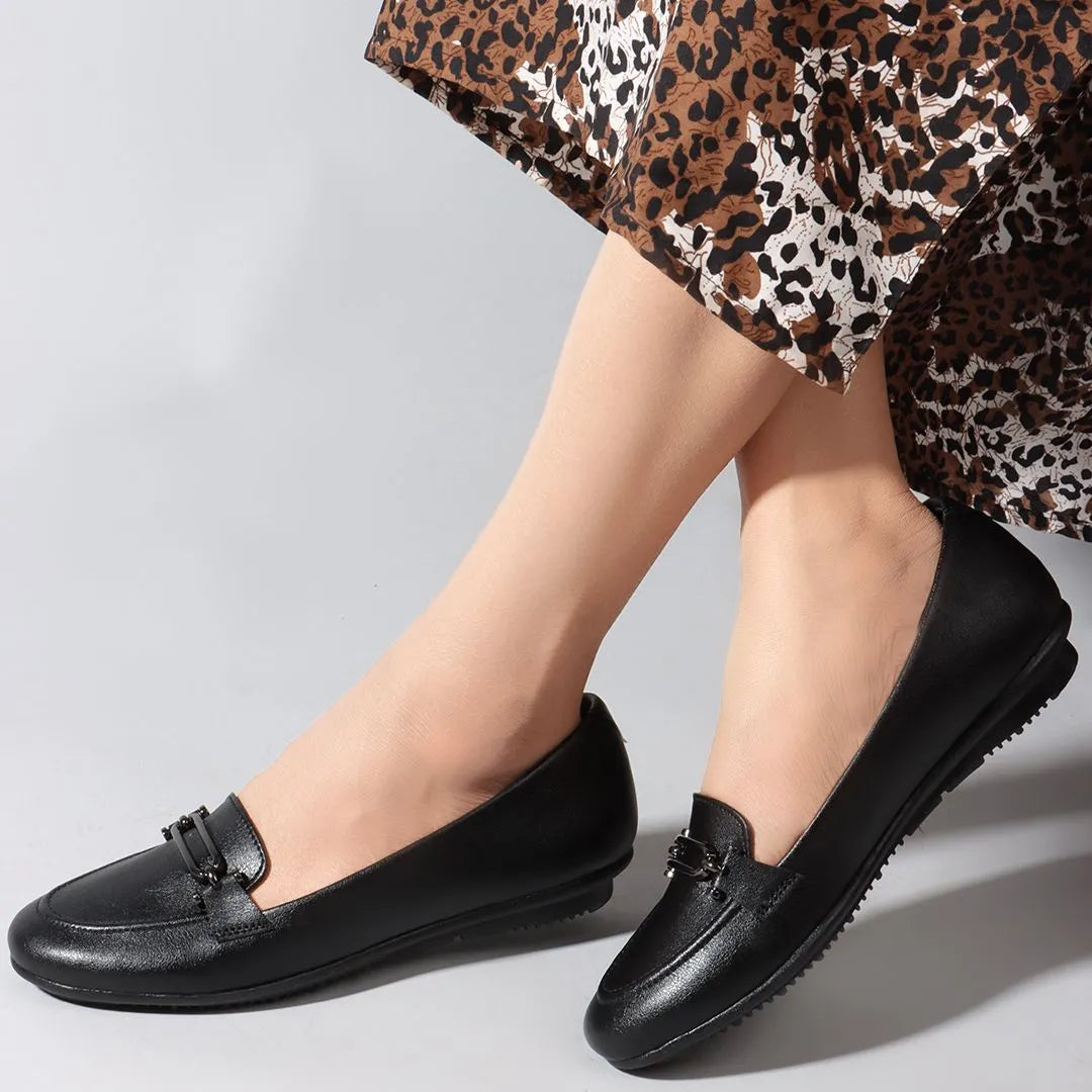 Women Black Coloured Embellished Lightweight Loafers