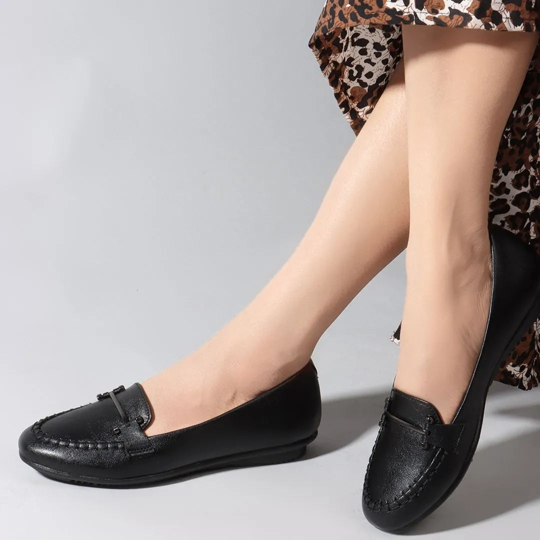 Women Black Coloured Textured Embellished Round Toe Loafers