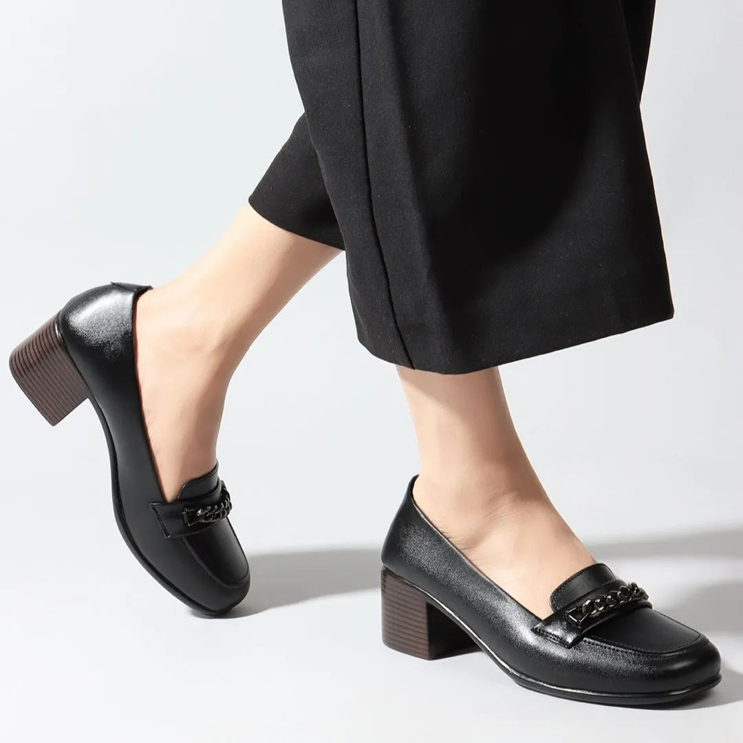 Black Coloured Round Toe Block Heels Pumps