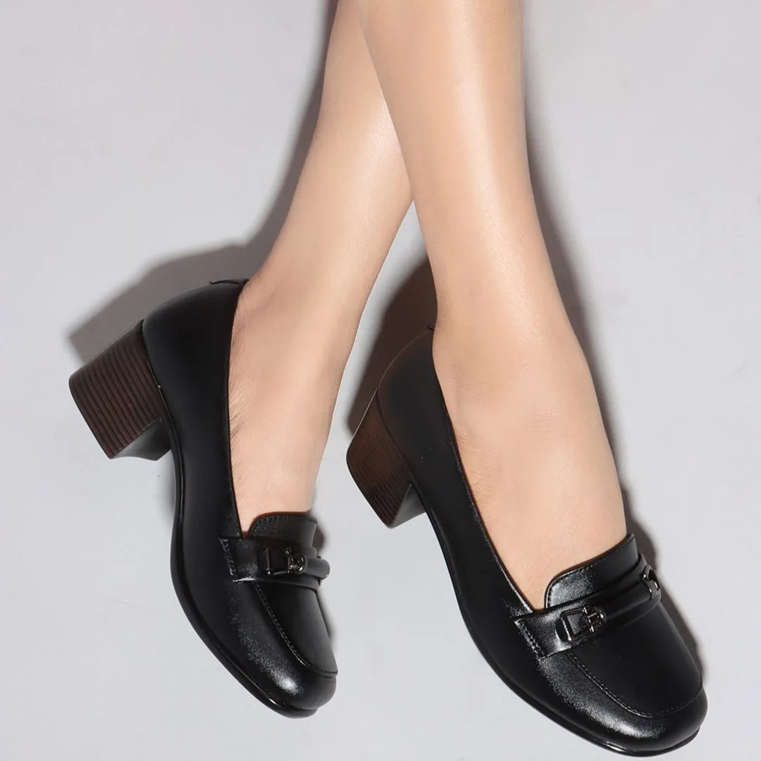 Black Coloured Round Toe Block Heels Pumps