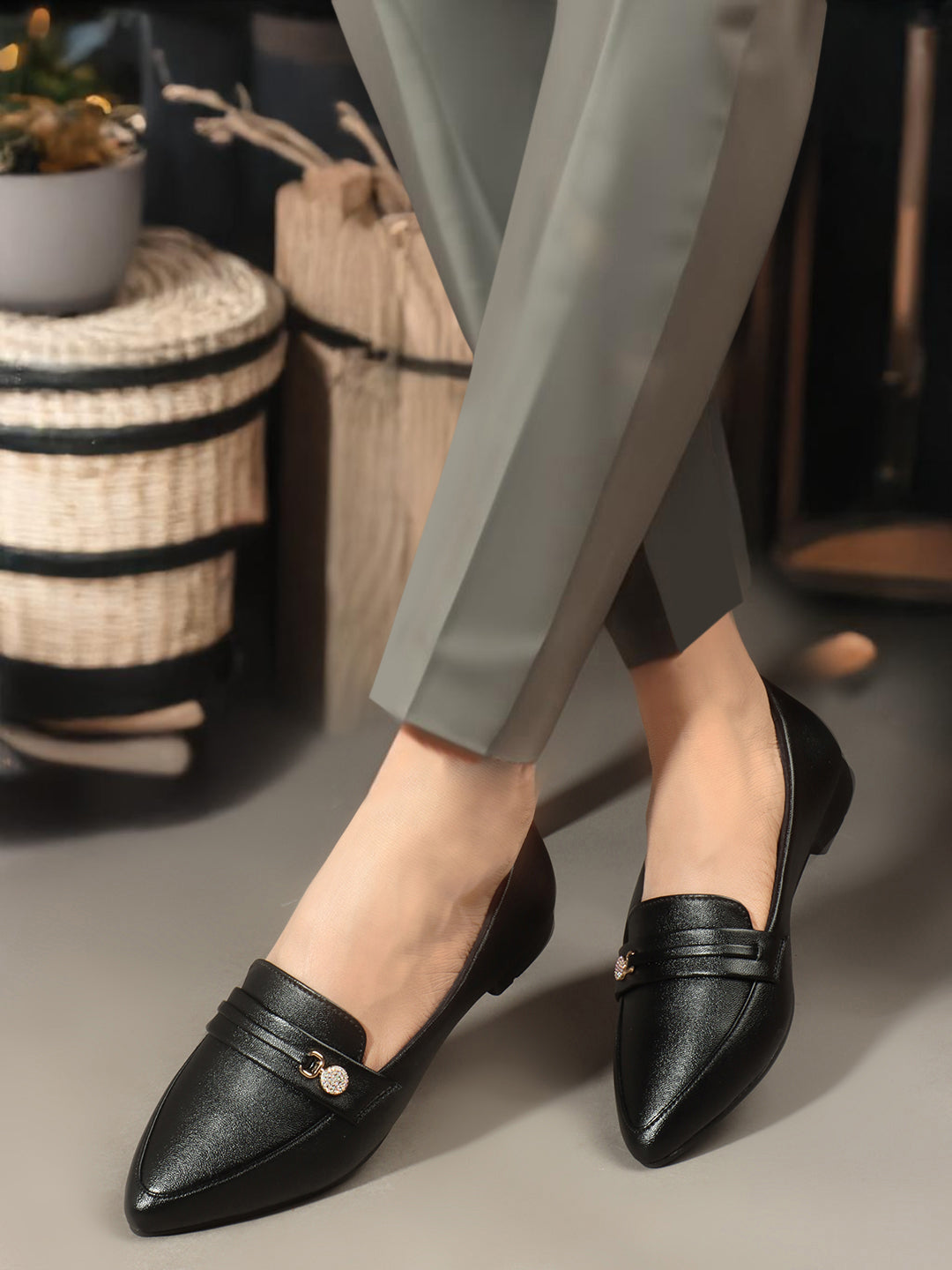 Women Black Coloured Pointed Ballerinas