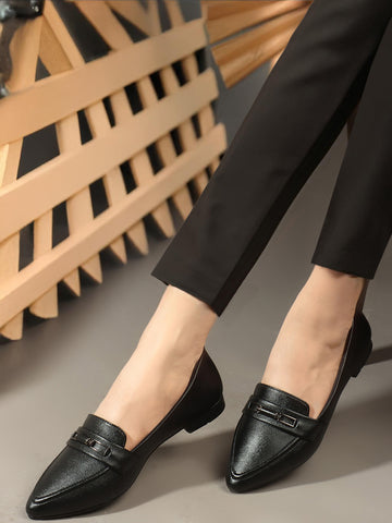 Women Black Coloured Pointed Ballerinas
