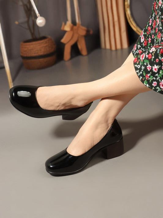 Black Coloured Round Toe Block Heels Pumps