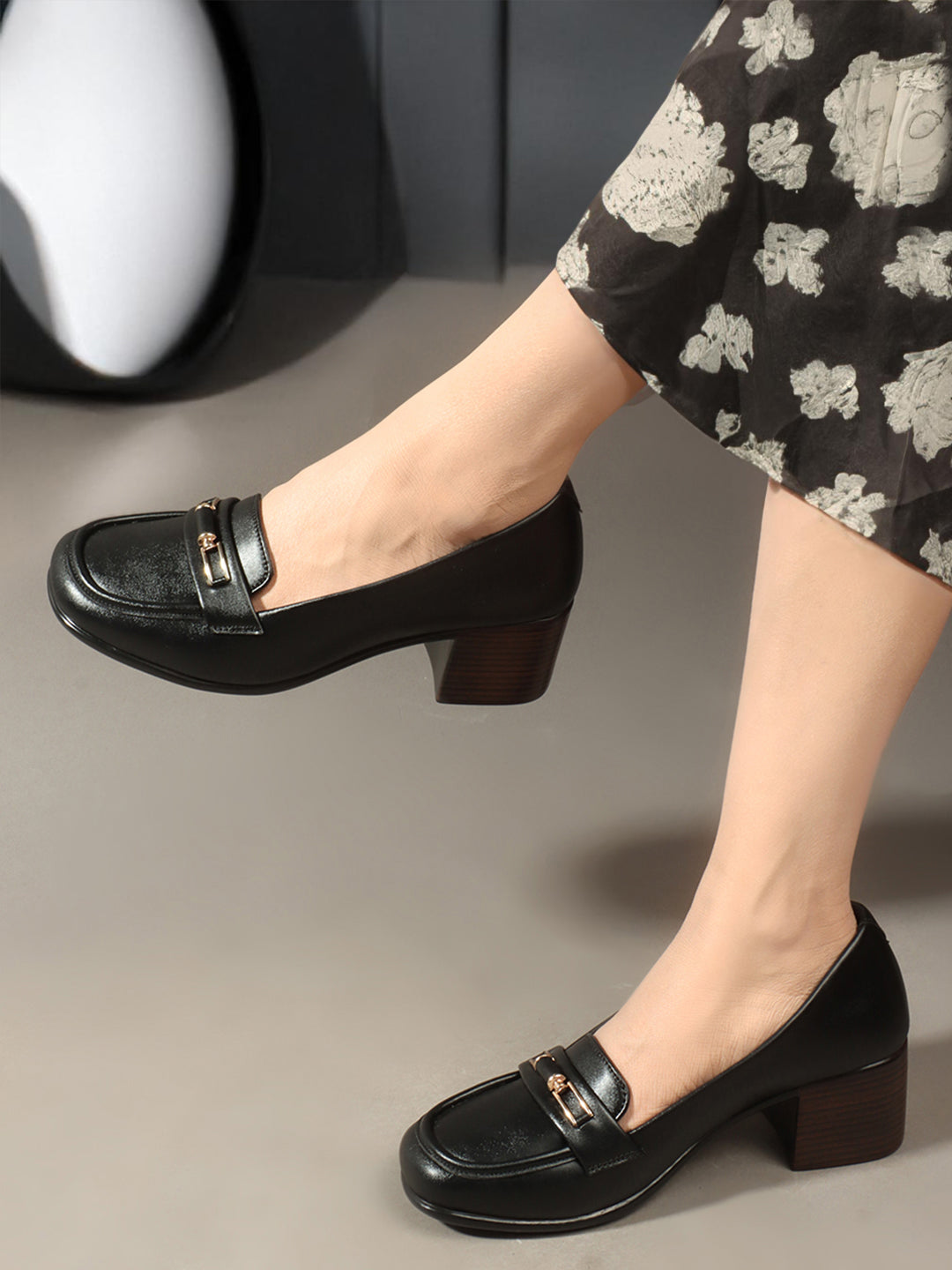 Black Coloured Round Toe Block Heels Pumps