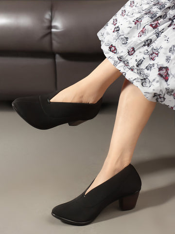 Women Black Solid Block Pumps