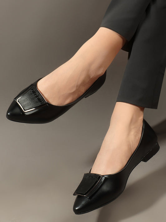 Women Black Coloured Pointed Ballerinas