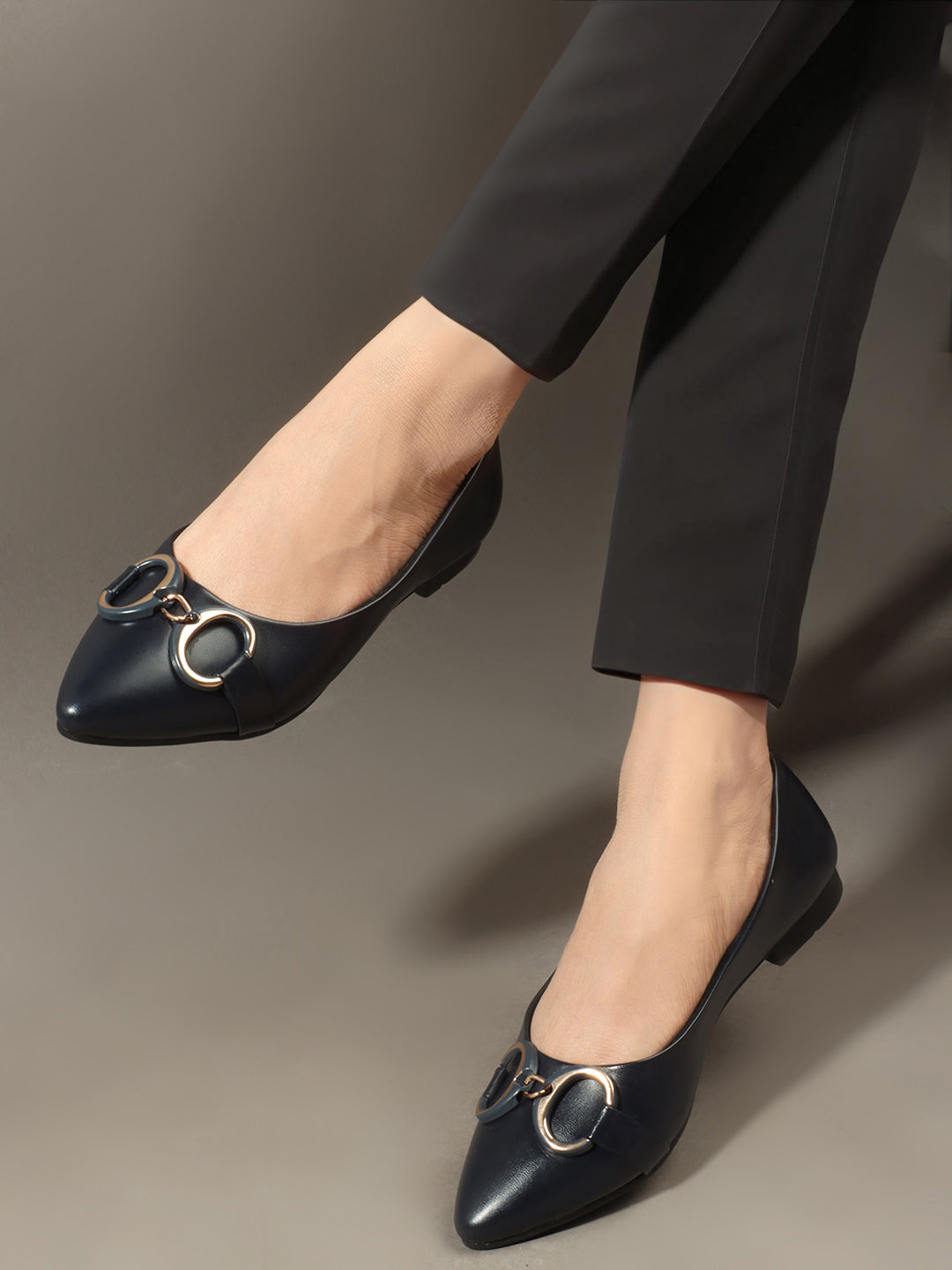 Women Black Coloured Pointed Ballerinas